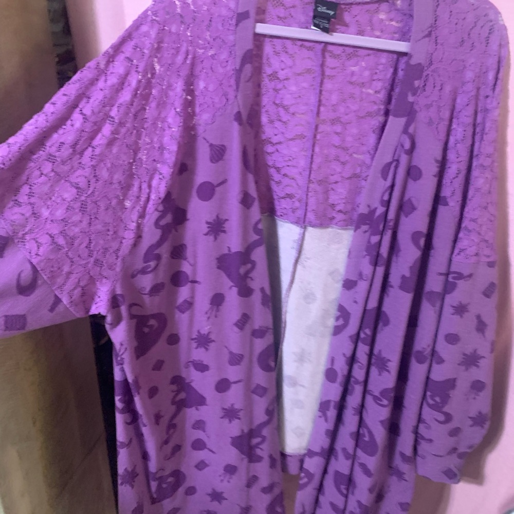 Rapunzel cardigan with lace shoulders